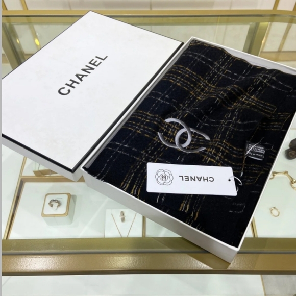 <AUTHENTIC>CHANEL Scarf main image 0